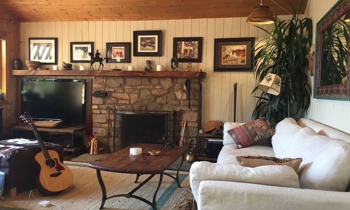 Thousand Oaks House | Westlake Village Charming Country Cottage In Beautiful Garden Setting