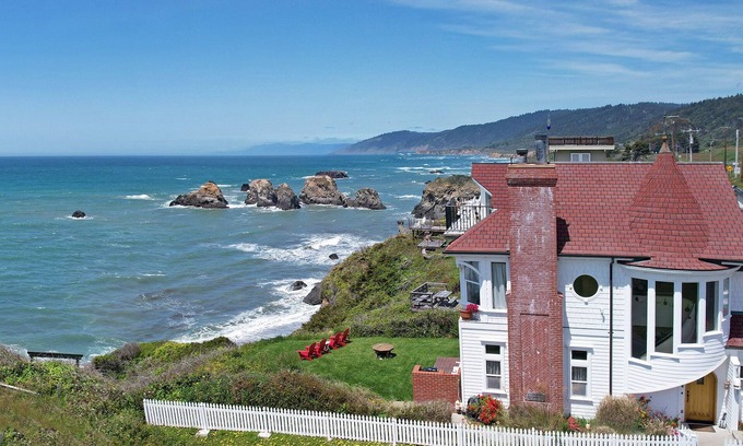 Westport House | Westport Landship Oceanfront Home