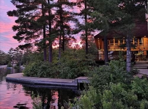 Buckhorn Cabin | Westwind Inn on the Lake