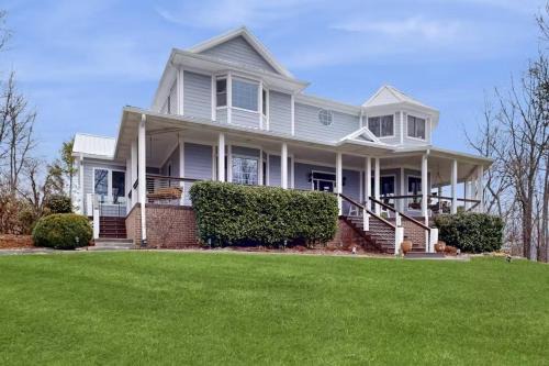 Hendersonville House | Wethero Ridge Moutain Estate & Hot tub