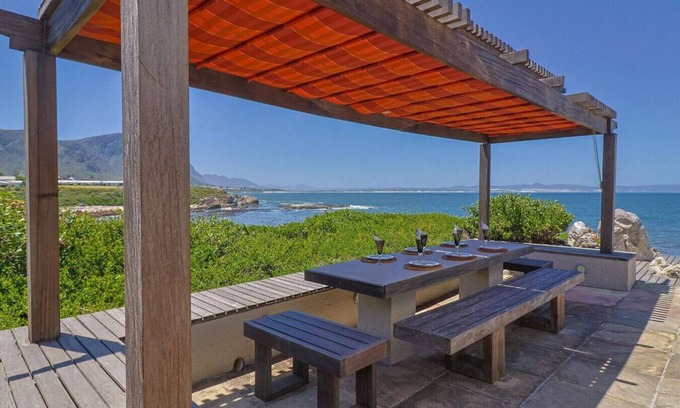 Hermanus Villa | Whalehaven Villa | Oceanfront bliss with pool