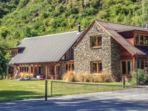 Arrowtown House | Wharenui Holiday Home by MajorDomo