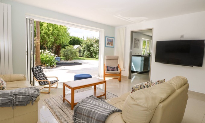 South Hayling Cottage | Wheatlands