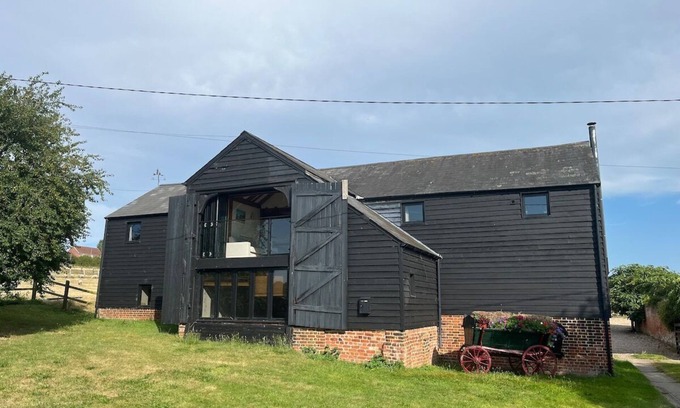 Manningtree House | Wheatsheaf Barn Retreat