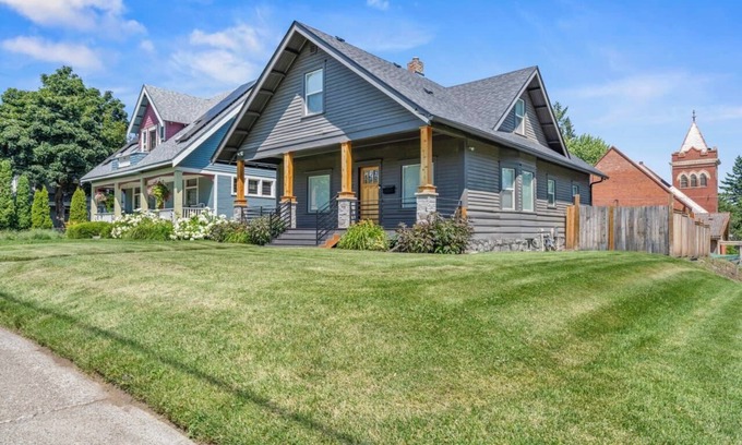 South Perry District House | Where the Cool Kids Stay | Hot Tub + Perry