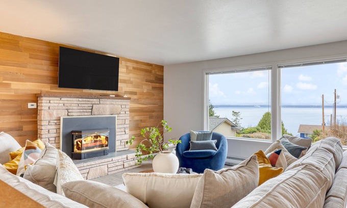 Coupeville House | Whidbey Bliss by AvantStay | 2min to Beach + View