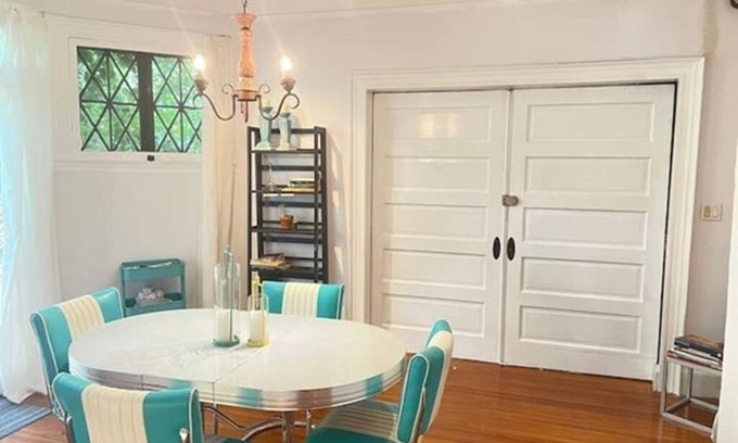 Glen Iris Apartment | Whimsical 1-Bedroom in Artist-Friendly House