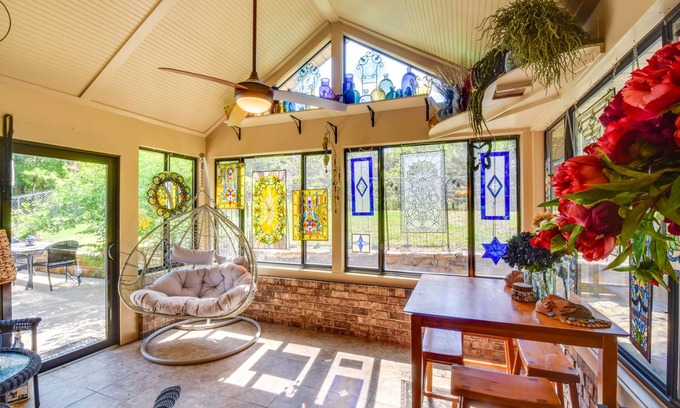 Athens House | Whimsical Athens Home - 3 Mi to Sanford Stadium