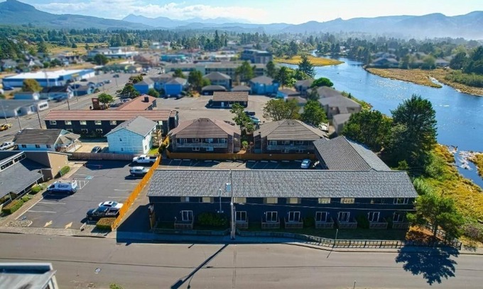 Seaside Hotel | Whimsical Room w/Beautiful Views Near Seaside’s Main Spots