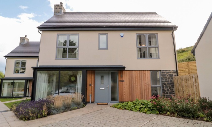 Craster Cottage | WHINSTONE HOUSE, family friendly, luxury holiday cottage in Craster