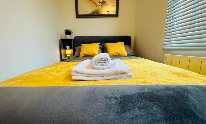 Worcester Apartment | WhiskAwayStays Foregate Street Apartment 3
