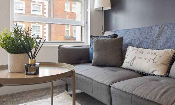 Worcester Apartment | WhiskAwayStays Foregate Street Apartment 4