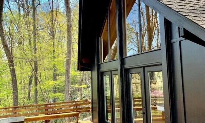 Front Royal Cabin | Whiskey Hill Cabin a Mountain escape in Virginia Wine country.