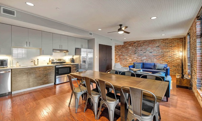 Downtown Louisville Apartment | Whiskey Row Gem - Steps to KFC Yum! Center & Bars!