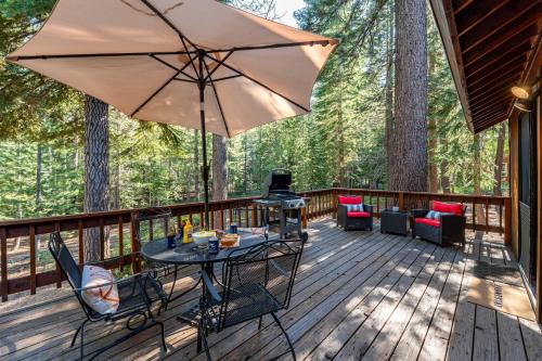 Truckee House | Whiskey Springs by AvantStay Classic Cabin Near Tahoe Donner Ski Area