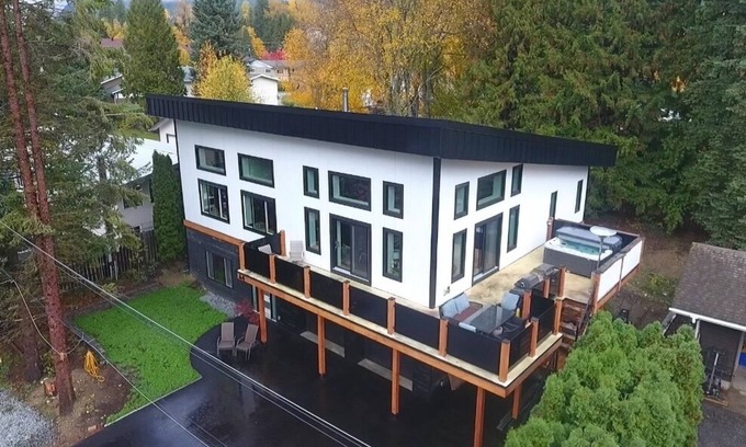 Revelstoke House | WhiskeyJack Estate