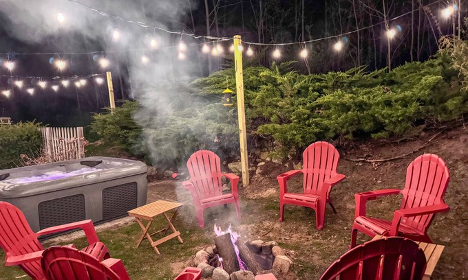 Traverse City House | Whispering Hills Hideaway