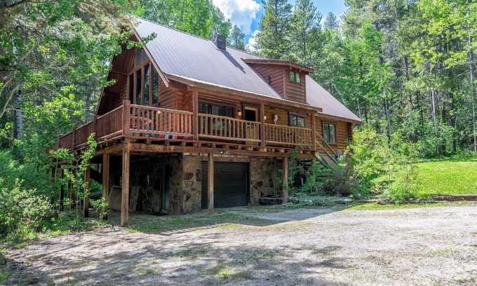 Victor Cabin | Whispering Pines Cabin | Forest Hideaway