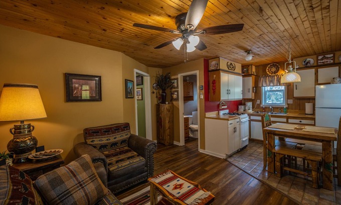 Ruidoso Cabin | Whispering Pines Cabin with Hot Tub in Ruidoso