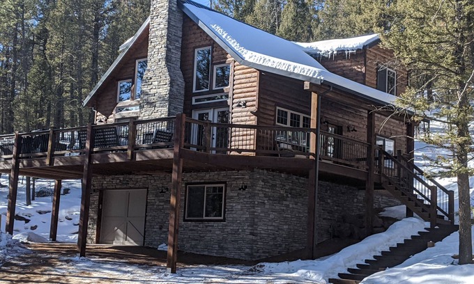 Florissant House | Whispering Pines - LUXURY Cabin-Hot Tub, Fireplace, Huge Deck, Pool Tbl, 6 Acres
