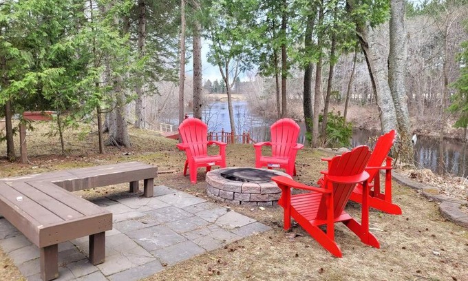 Burnt River House | Whispering Pines Riverside Retreat