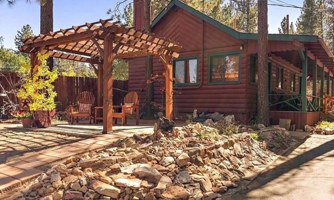 Big Bear Lake Apartment | Whispering Pines - Eagle's Nest Rustic Cabin