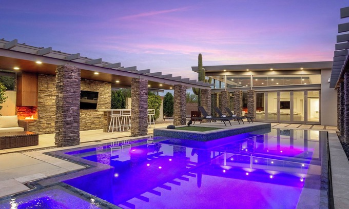 North Scottsdale House | WHISPERING WIND– NEW Luxury Scottsdale Villa w/Beach Entry Pool, Hot Tub, Games & More