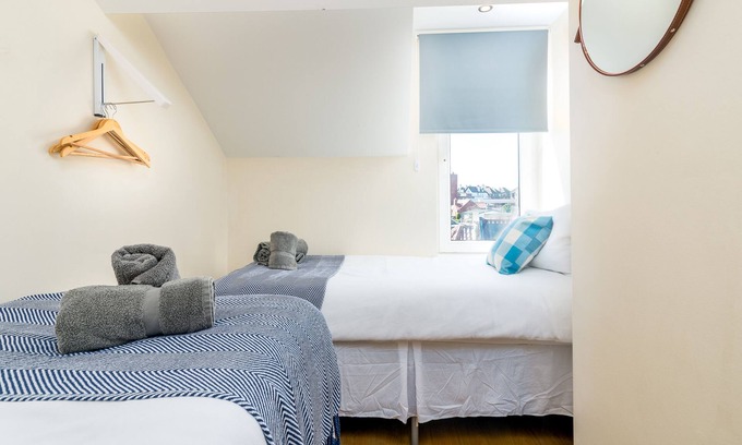 West Cliff Apartment | Whitby On The Hill,5mins To the Beach,Pets Welcome