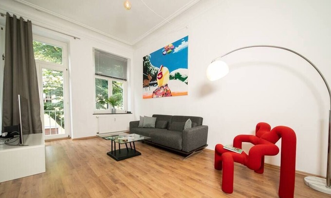 Friedrichstadt Condo | WHITE 60 SQM Apartment | Central | Balcony | Fair