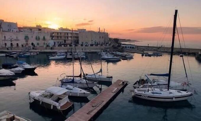 Giovinazzo Apartment | White arc house apt