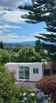 Tauranga Apartment | White cabin