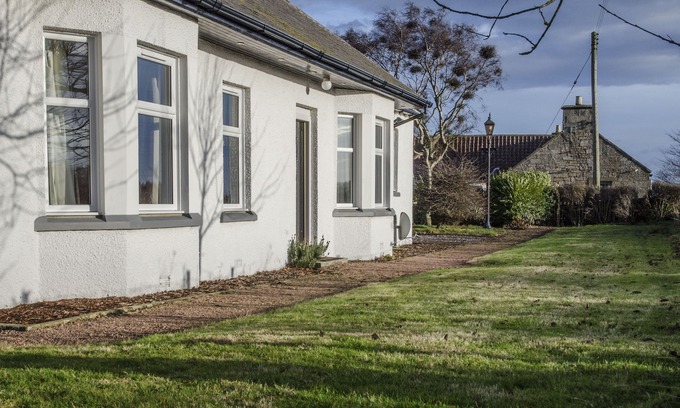 St. Andrews Cottage | White Cottage St Andrews Luxury Self Catering Holiday Cottage in idyllic setting