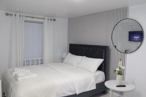 Oldham House | White Cozy Roomzzz