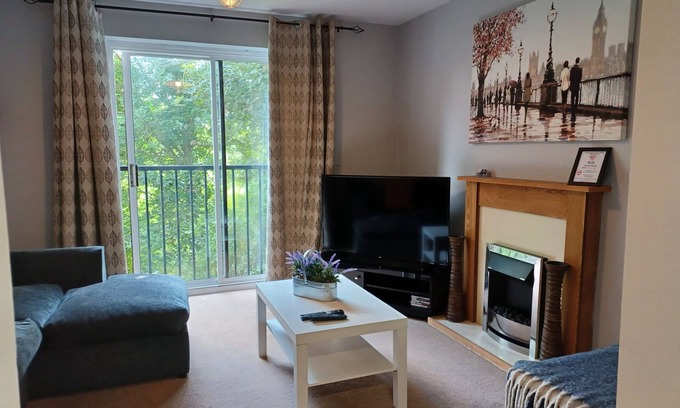 Dunstable Apartment | White Door Malt-Huku Kwetu (Dunstable)