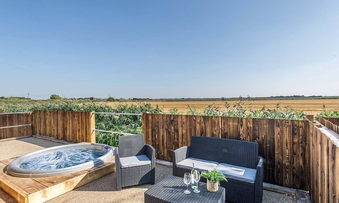 Lincoln Cottage | White Horse Lux Lincoln 31 - a lux lodge that sleeps 6 guests in 2 bedrooms