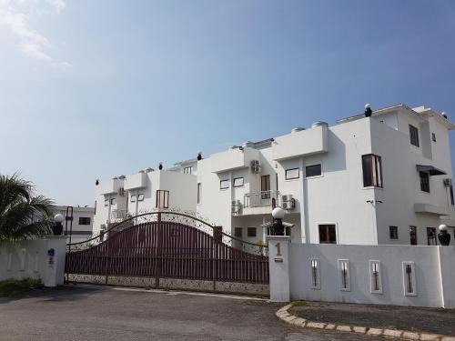 Ipoh House | White House Homestay