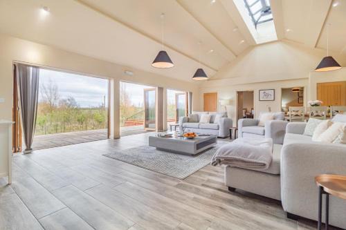 Halesworth House | White House Lodges - Napier