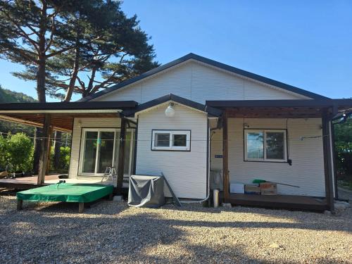 Jinbu House | White House Pension