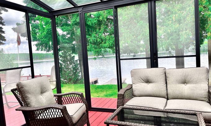 Lanark Highlands Cottage | White Lake waterfront cottage with the hot tub, 85" TV