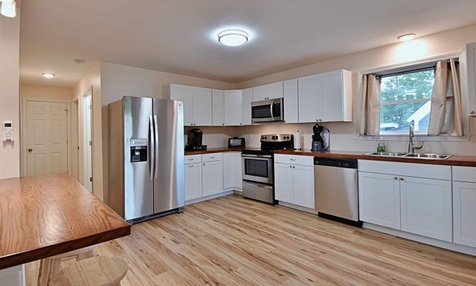 Berlin House | White Mountain Renovated Getaway