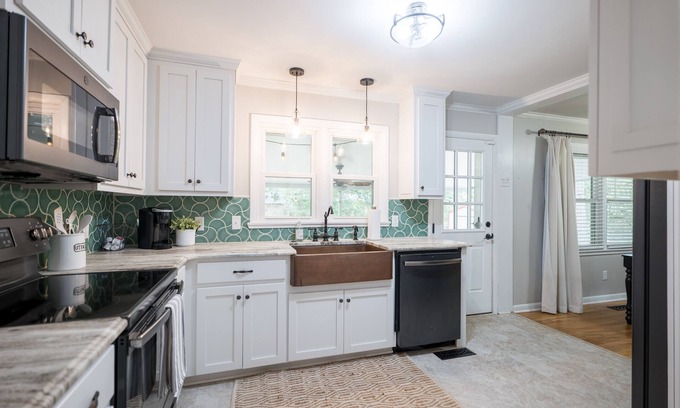 Valdosta Cottage | White Oak Manor - 4 Beds, 2 Baths, Pet Friendly House in Valdosta