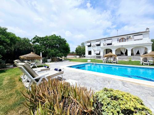 San Vicente del Raspeig Villa | White Paradise Villa - Sol y Luz - by SunCastle apartamentos