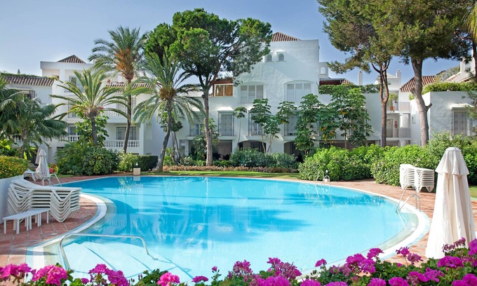 Nikki Beach Apartment | White Pearl beach J4, ground floor apartment next to Elviria beach