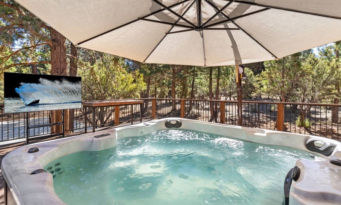 Meadowbrook Estates House | White Pine Lodge By Destination Big Bear: Luxury Single Story Ranch Style! Pickleball Court! Theater! Game Room! Spa! Beautiful Meadowbrook Estates Location! Fire Pit!