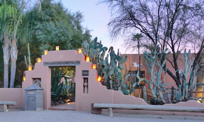 Picture Rocks Bed & Breakfast | White Stallion Ranch