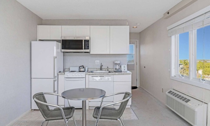Napeague Apartment | White Studio Apt w/Balcony, Tub & Ocean view!