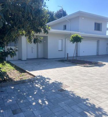 Formigine House | White Villa