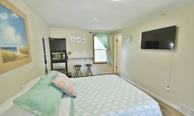 Whitehall Hotel | Whitehall Cottages Boutique Motel - Full Bed