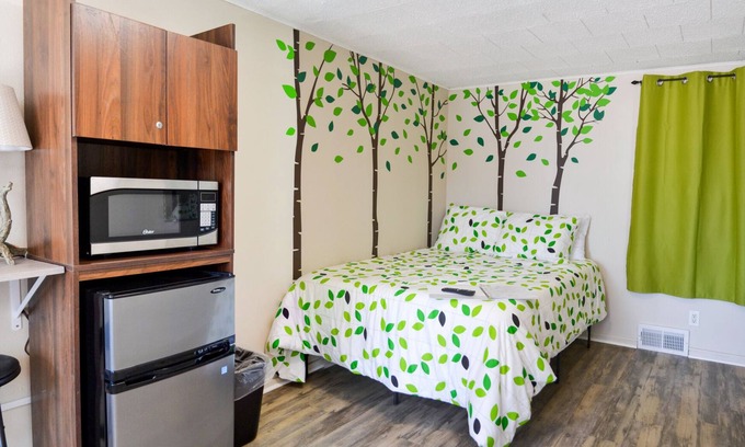 Whitehall Hotel | Whitehall Cottages Boutique Motel - Full Beds