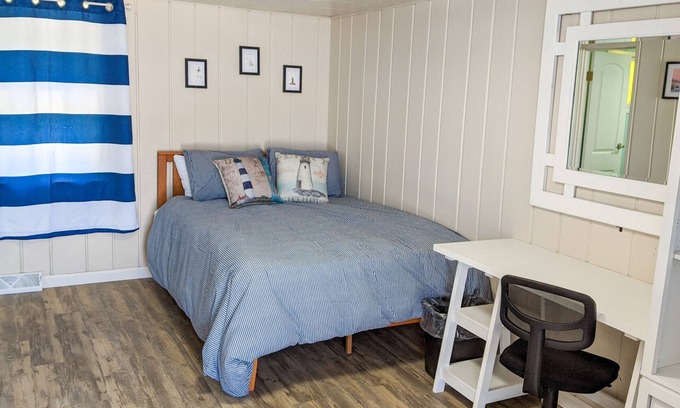 Whitehall Hotel | Whitehall Cottages Boutique Motel - Full Bed